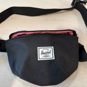 NWOT Herschel Classic™ Hip Pack